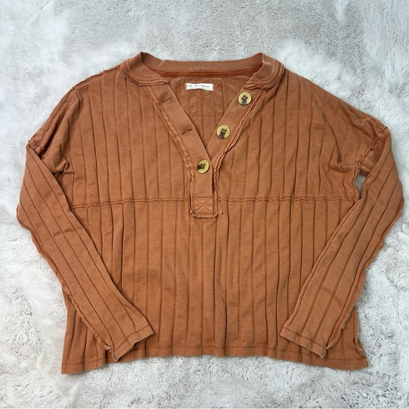 We The Free People Ribbed Button Henley Top Rust Tan Size Small Tshirt Cotton - Picture 3 of 9